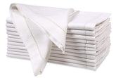 Ramanta Home: servilletas blancas 20x20 con bordes rematados, ideales para cenas.