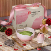 REHNY'S cuenco de matcha con forma de corazón para una preparación suave y controlada.