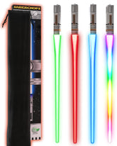 Saber Chops palillos iluminados con luces rojo y azul para sushi vistoso.