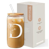 Vaso SANDJEST de vidrio 16 oz con inicial D, ideal para regalo.