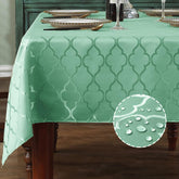 Mantel jacquard rectangular verde salvia de SASTYBALE, ideal para cenas elegantes.