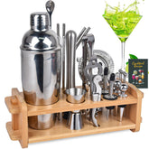 Estante de bambú de Secilla para ordenar utensilios de coctelería en casa.