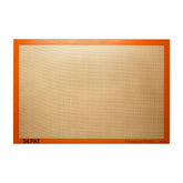Silpat mat de horneado original en uso, antiadherente para hornear sin esfuerzo.