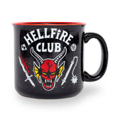 Silver Buffalo Hellfire Club: taza-camper 20oz con logo, ideal para café o té.