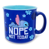 Taza Silver Buffalo Lilo y Stitch, vista frontal, ideal para empezar el día con café
