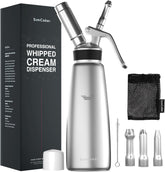 SimCoker espumador crema 500 ml en uso para crema batida suave y esponjosa.