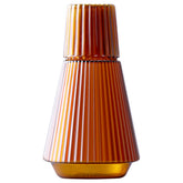 Sizikato botella de vidrio con rayas 30oz para agua en la mesa.