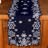 Sliner corredor de mesa con copos de nieve en azul marino, ideal para cenas festivas.