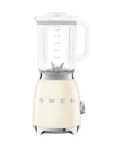 Smeg BLF03 con base retro 50s, estilo icónico para cocinas modernas.