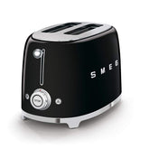 Tostador SMEG TSF01 con ranuras anchas para pan artesanal.