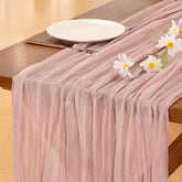 Socomi camino de mesa rosa vista frontal que añade tono boho y elegancia