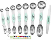 Spring Chef cucharas medidoras magnéticas de 8 piezas en uso, ahorran espacio.