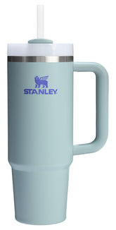 STANLEY Quencher H2.0 con asa en Azul Cactus para transporte cómodo.