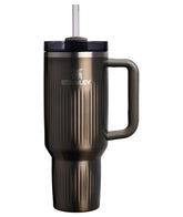 STANLEY Quencher H2.0 de 40 onzas, vista frontal, aislamiento que mantiene la bebida fría.