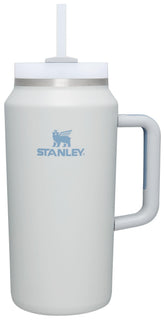 STANLEY Quencher H2.0 64oz con manija para transporte cómodo durante el día.