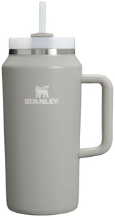 STANLEY Quencher H2.0 64oz con asa, ideal para viajes y largas jornadas.