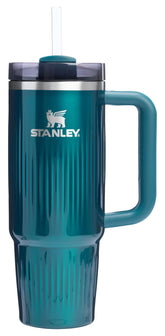 STANLEY Quencher H2.0 con manija ergonómica para llevar a reuniones o entrenamientos.