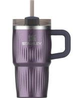 Stanley Quencher H2.0 con asa ergonómica para transporte cómodo y bebidas frías.