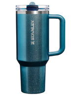 Stanley Quencher ProTour con tapa giratoria y pajilla integrada para sorbos sin derrames.