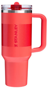 STANLEY Quencher ProTour con tapa y pajilla integrada evita derrames en viajes.