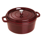 Staub cocotte 7qt grenadina frente: vista clara para hervir guisos sabrosos