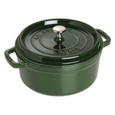 Staub Basil con interior negro mate para coccion uniforme y duradera