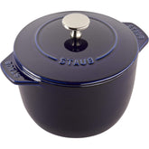 STAUB cocotte pequeña 1,5 qt, azul oscuro para cocinar y presentar en mesa.