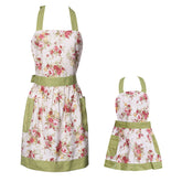 Delantales Surblue Diana para mamá e hija con diseño floral, ideal para cocinar juntas.