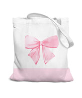 SZERE Coquette con lazo rosa en tote de canvas, ideal para completar un estilo elegante y juvenil.