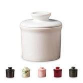 Teapeak mantequera de porcelana con tapa para mantener la mantequilla fresca y lista para untar.