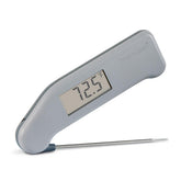 ThermoWorks Thermapen ofrece lectura instantánea para cocción precisa.