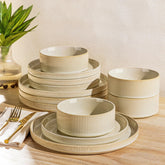TheTerra platos de cena para cuatro con motas, apilables y fáciles de limpiar.