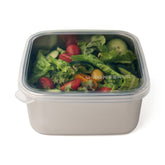 Caja U Konserve de acero inoxidable frente, ideal para almuerzos duraderos.