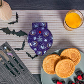 Uncanny Brands mini máquina de gofres con Jack Skellington, diseño compacto para cocinas pequeñas.