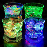 Vaso UPZAI LED Old Fashioned 10oz con base iluminada para fiestas.