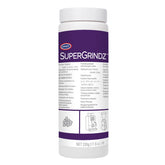 Urnex SuperGrindz limpiando las muelas del molinillo para eliminar residuos.