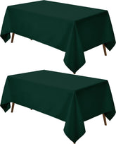 Mantel rectangular Utopia Kitchen verde bosque sobre mesa para cenas.