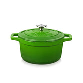 Olla Vancasso de hierro esmaltado verde con tapa de acero inoxidable, ideal para guisos.