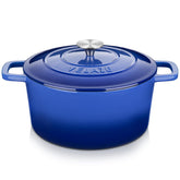 Velaze olla de hierro esmaltado azul con tapa visible, ideal para guisos caseros.