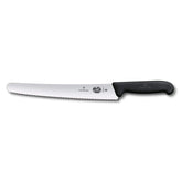 Cuchillo Victorinox con filo dentado para pan crujiente.