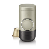Wacaco Minipresso NS2 con tanque de 80 ml para espresso rápido en viaje.