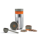 Pipamoka de WACACO, taza térmica de acero inoxidable, para mantener el café caliente en ruta.
