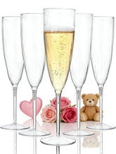 Copas WDF de champán plásticas claras para brindis, fáciles de desechar tras la celebración.