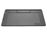 WeatherTech SinkMat protege derrames bajo el fregadero con borde elevado.