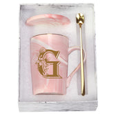 Taza inicial G con flor de WENSSY, ideal para regalo personalizado y uso diario.