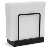 Wican porta-servilletas en mesa negro, acceso rápido y estilo rústico.