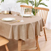 Mantel ovalado Wolkemer de lino sintético sobre mesa de madera, elegante para cenas