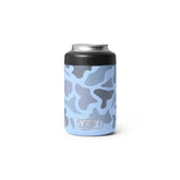 YETI Rambler Colster 12 oz con camuflaje azul mantiene la lata fría en exteriores.