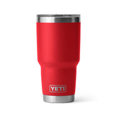 YETI Rambler 30 oz en acero inoxidable mantiene bebidas a la temperatura deseada.