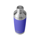 YETI Rambler coctel 20oz, vista frontal, estilo moderno y color violeta ultramarino.